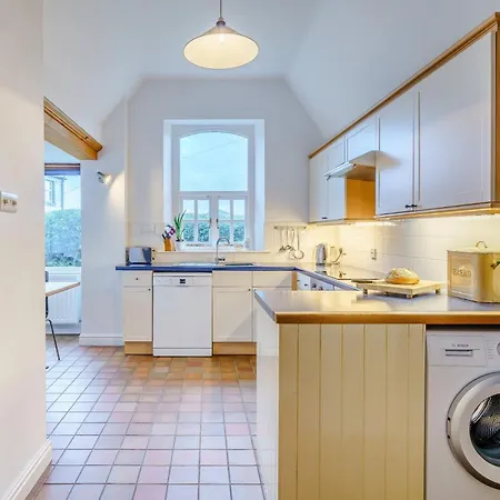 3 Bed In 80430 Holiday home *